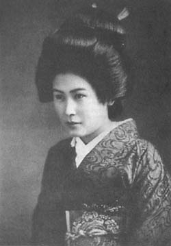 жена Сабуро Сакаи - Хацуо